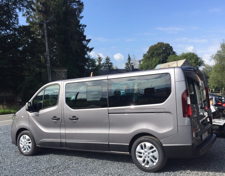 RENAULT TRAFIC PASSENGER - 9 PLACES (8+1)