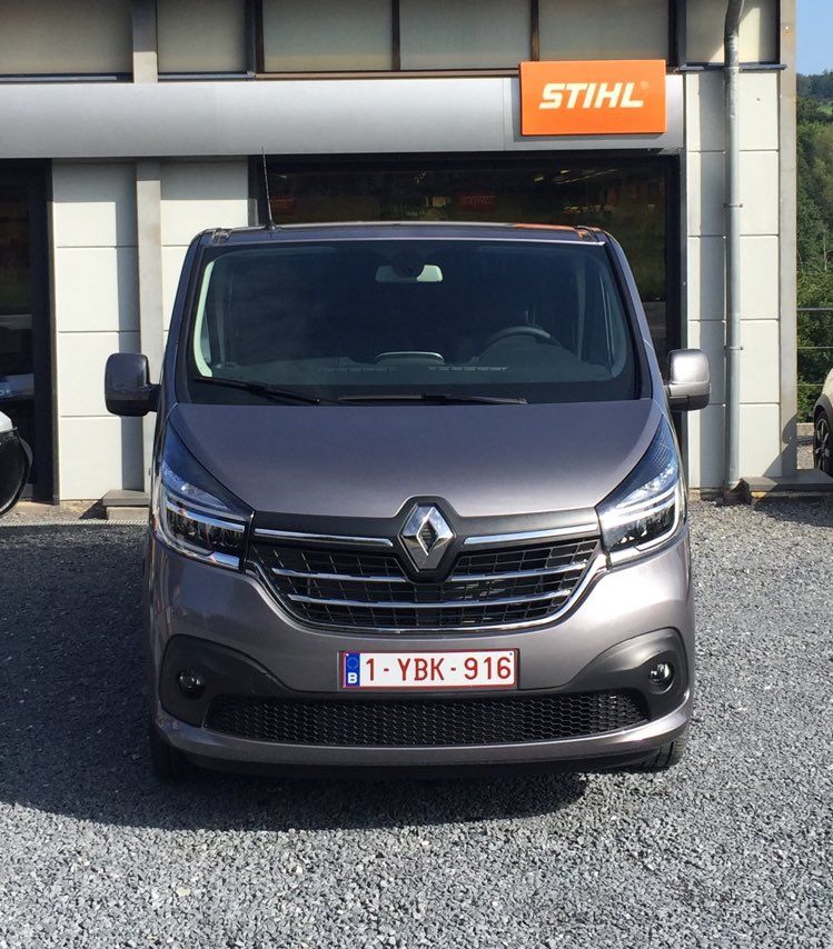 RENAULT TRAFIC PASSENGER - 9 PLACES (8+1)