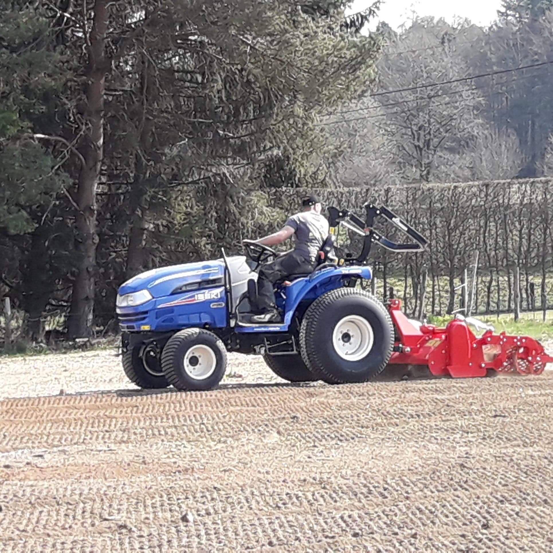 Enfuisseuse de pierre + tracteur iseki