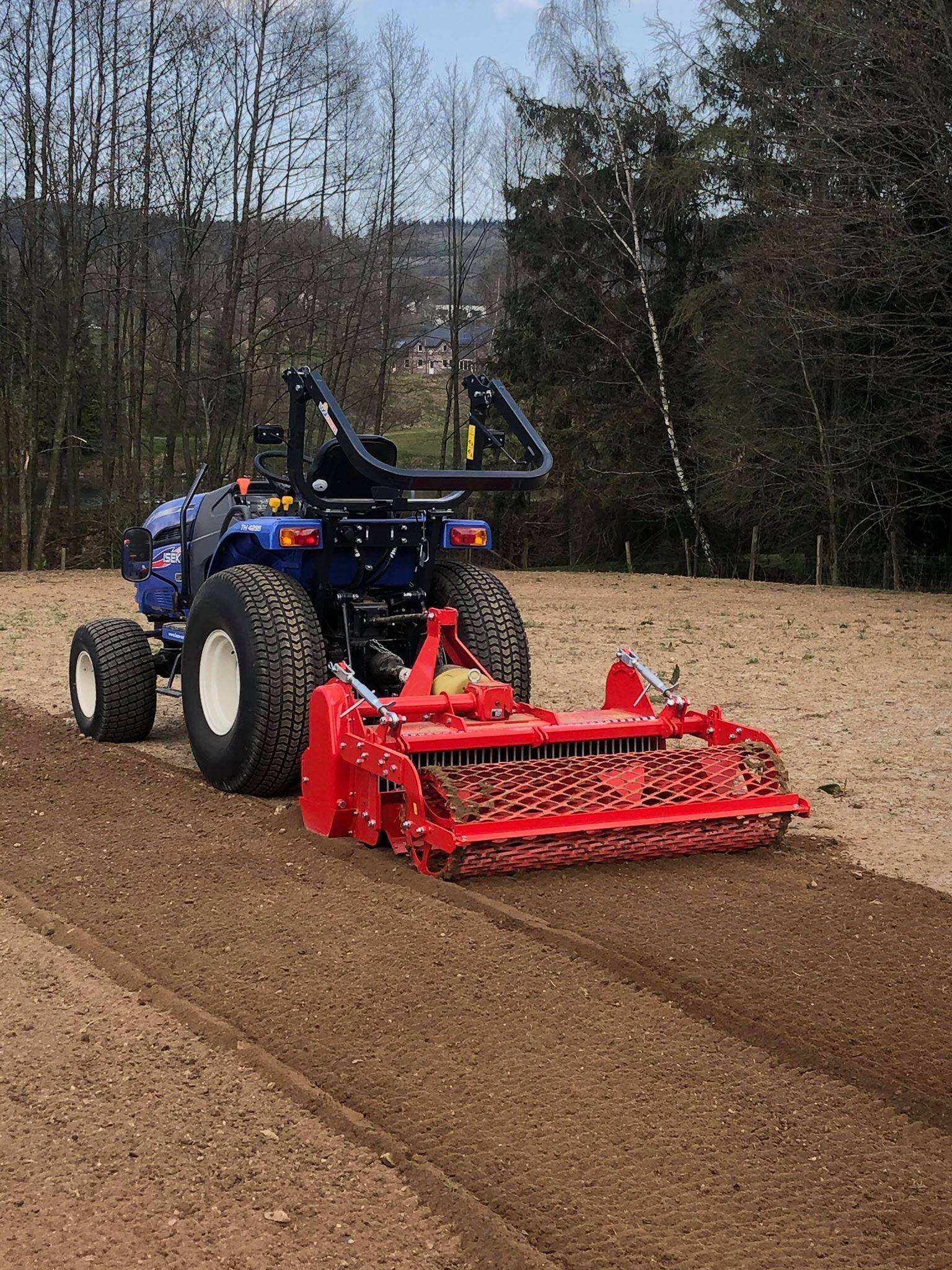 Enfuisseuse de pierre + tracteur iseki